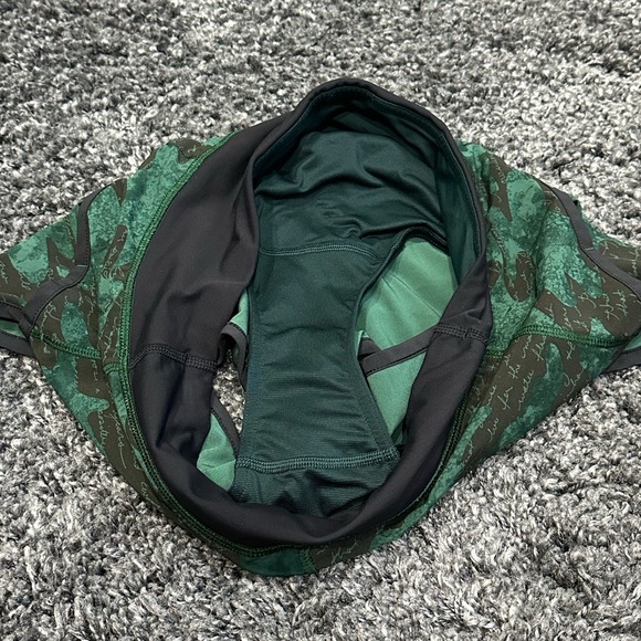 EUC - Lululemon Speed Shorts - Size 4 - Picture 3 of 4